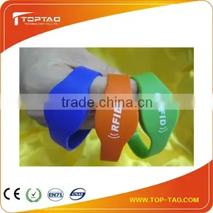 ISO 15693 Waterproof Rfid Wristband, Nfc Wristbands With Logo Printing thumbnail-1