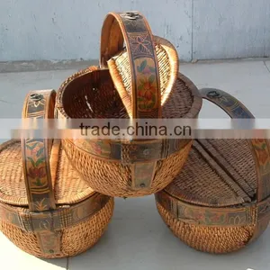 Chinese Antique Natural Rattan Basket thumbnail-1