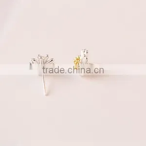 Gold and Silver Sterling Silver Tiny Daisy Stud Earring Jewlery for Bridesmaid Gifts thumbnail-4