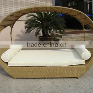 Rattan Daybed With Canopy thumbnail-1