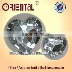 Heart-shaped Clear Acrylic Stone thumbnail-1