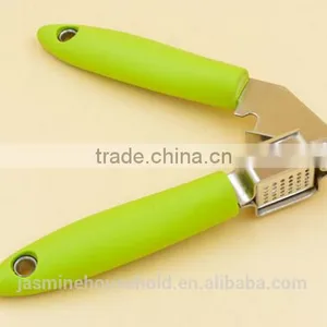 High Quality Kitchen Tool Custom Stainless Steel Garlic Press and Crushes thumbnail-3