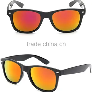 Novelty Fashion Private Label UV400 Custom Polarized Lens Plastic Sunglasses thumbnail-1