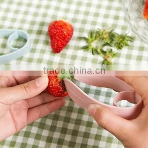 China Cheap Plastic Strawberry Huller Tomato Huller Tomato Corer Strawberry Corer thumbnail-3