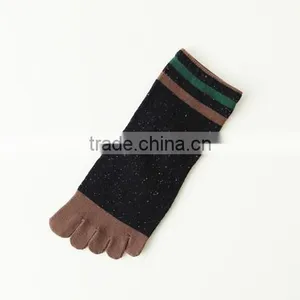 Hot Selling Japanese Design OEM School Lovely Girls Winter Comfortable Cotton Red Stripes Casual Injinji Yoga Socks thumbnail-5