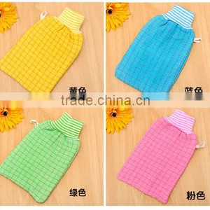 Morocco Exfoliating Scrub Mitt thumbnail-6