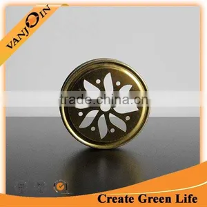 Decorate Daisy Lid With Straw Hole thumbnail-3