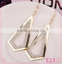 Latest Design Hot Sale Simple Hollow Irregular Figure Brass Gold Plated Earring Jewelry thumbnail-1