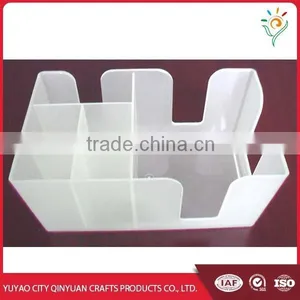 Plastic Salt and Pepper Set With Napkin Holder thumbnail-4