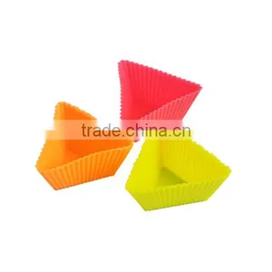 Triangle Shaped Silicone Cake Mould Bakeware/kitchenware thumbnail-1