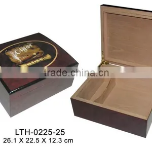 Wooden Havana Cigar Box thumbnail-3