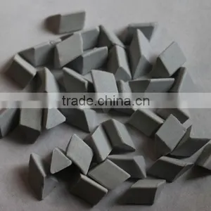 Ceramic Polishing Media Angle Cut Triangle Shape thumbnail-1