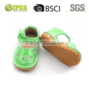 Manufacture 2016 New Arrival OEM Custom Leather Cute Newborn Squeaky Shoes Baby Girl Sandals thumbnail-1