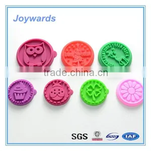 Silicone Stamp Cake Tool With Wooden Handle thumbnail-2