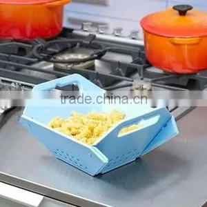 Plastic Folding Vegetable Colander With Handle thumbnail-3