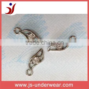 Classic Underwear Cloud Shaped Pendant Garment Accessory thumbnail-1