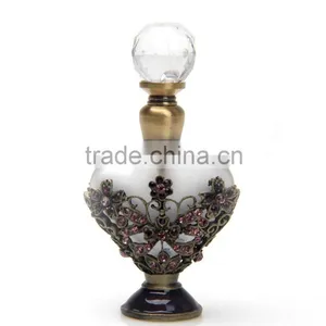 Classic Simple Heart Shaped Glass Perfume Bottle With Gold Cap thumbnail-2