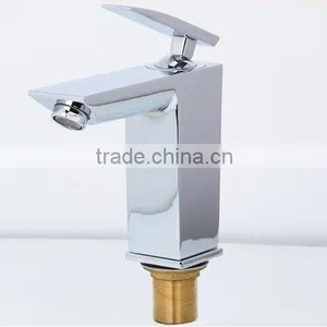 Good Quality Chrome Finished Deck Mounter Brass Basin Mixer , Single Handle Water Tap Bathroom Design thumbnail-2