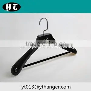 Custom Logo Wood Coat Hanger With Velvet Shoulder Wooden Hanger for Clothes Supplier's Choice thumbnail-2