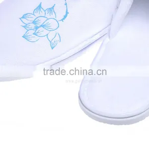 Special Design Washable Winter House Embossed Logo Slipper thumbnail-3