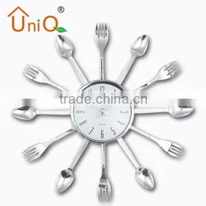 PA1501 Wall Clock With Thermometer thumbnail-1