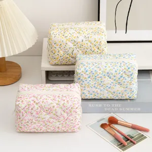 Wholesale Quilted Printed Floral Cosmetic Bag Large Capacity Soft Storage Bag Simple Toiletry Bag thumbnail-2