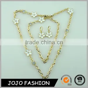 China Manufacturer Supply Gold Plated Handmade White Epoxy Alloy Flowers and Crystal Stones Earring and Necklace Jewelry Sets thumbnail-1