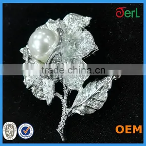 Fashion Elegant Small Crystal Scarf Clip Brooch Rose Flower Brooch thumbnail-1