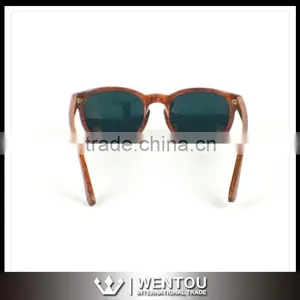 Wooden Polarized Lense Sunglasses thumbnail-4