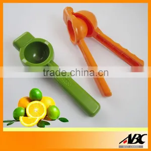 Plastic Lemon Squeezer thumbnail-1