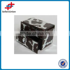 Lace Decorated Jewelry Box thumbnail-1