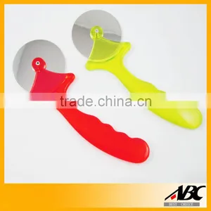 Colourful Plastic Handle Pizza Cutter Wheels thumbnail-1