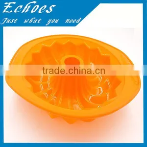Silicone Cake Mold With Handle thumbnail-1