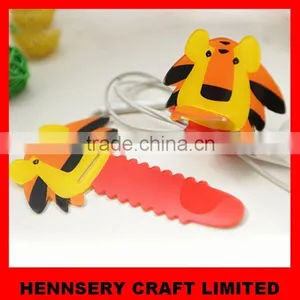 Customized Shape and Logo Soft Pvc Rubber Rubber Earbud Cable Winder With Double Hardness thumbnail-1