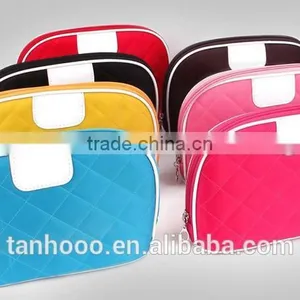 Fashion Modella Cosmetic Bag Custom Retail Bags thumbnail-1