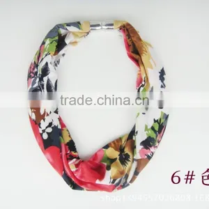 High End Magnetic Silk Velvet Short Scarves Personal Custom Pink Infinity Scarves With Flower Printing Wholesale thumbnail-6