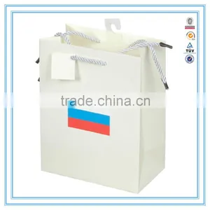 China Custom White Cardboard Paper Bag Shopping Paper Bag Paper Gift Bag With Handles thumbnail-1