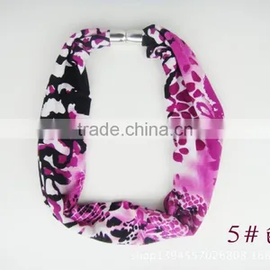High End Magnetic Silk Velvet Short Scarves Personal Custom Pink Infinity Scarves With Flower Printing Wholesale thumbnail-1