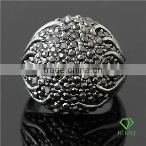 Fashion Retro Black Crystal 18k White Gold Ring thumbnail-2