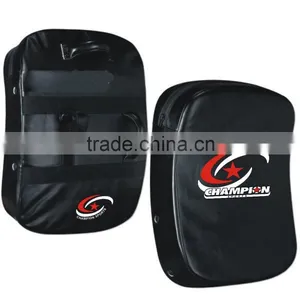 Curved Kick Shields for Kick Boxing thumbnail-1