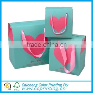 Promotional Wedding Gift Paper Bag With Heart Window thumbnail-3