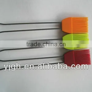 Silicone Bbq Makeup Brush thumbnail-1