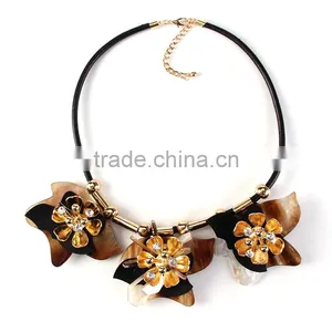 2016 New Design Arcylic Flowers Pendant Necklace for Girls Accessories thumbnail-4