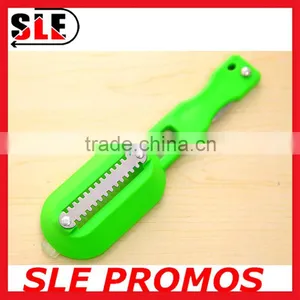 Promotional Custom Plastic Fish Grater,High Quality Stainless Steel Fish Scraper Scale,Multifunction 3 in 1 Fish Skin Peeler thumbnail-2