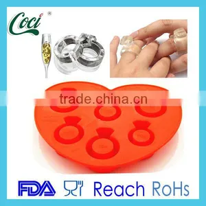 Creative Design With Ring Shape Ice Cube Tray thumbnail-3