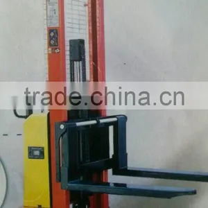 Small 2000kg Pallet Truck for Stacking thumbnail-4