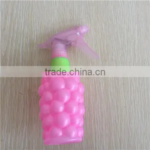 Grapes Shape Plastic Garden Spray Bottle With Trigger thumbnail-1