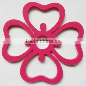 Christmas Gift Lucky Flower Shape Silicone Coaster thumbnail-1