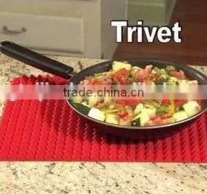 Pyramid Pan Silicone Baking Mat Red Color thumbnail-4