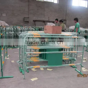 Haotian Red Powder Coated Metal Steel Tube Crowd Control Barriers With Reflective Tape thumbnail-4